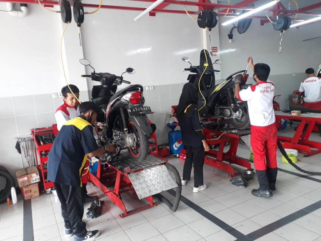 Pelaksanaan PKL Teknik dan Bisnis Sepeda Motor